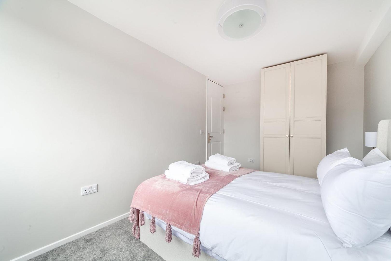 לונדון Excellent 3-Bed Flat In Elephant & Castle מראה חיצוני תמונה